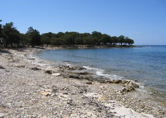 Plaža za golaće i obučene kupače