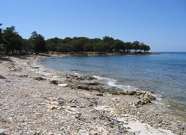 Plaža za golaće i obučene kupače