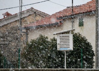 Snijeg u unutrašnjosti Istre, mjestimice dolazi i do stvaranja pokrivača