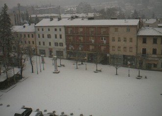 Snijeg zabijelio Istru, uz obalu kiša