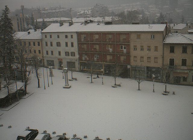 Snijeg zabijelio Istru, uz obalu kiša