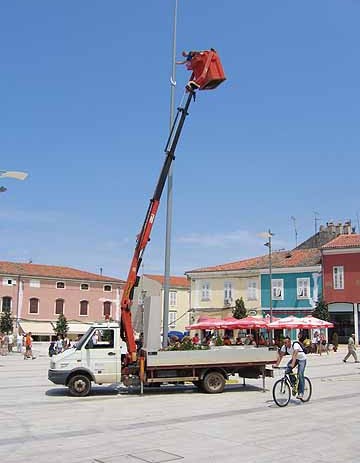 Stigao je ! Jarbol za Trg slobode