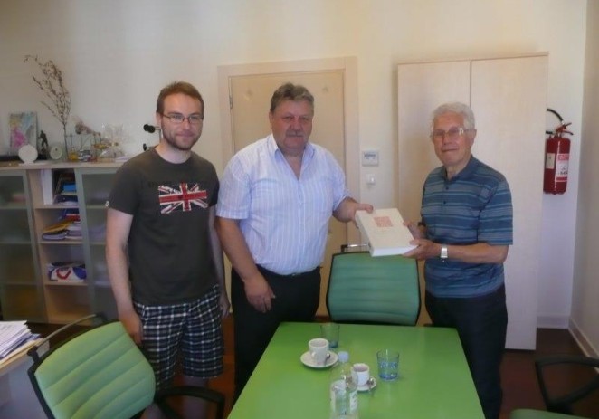 Vrsarski načelnik Franko Štifanić primio gosp. Quarantotta i darovao mu knjigu „Vrsar – poviješću i zbiljom“