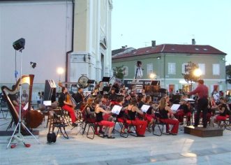 Jučer na Trgu slobode održan koncert najvećeg mladog klasičnog orkestra u srednjoj Europi