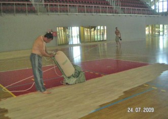 Otpočelo brušenje parketa u dvorani Žatika
