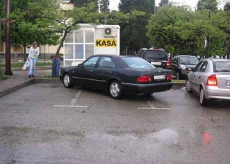 Koliko mjesta treba za parkiranje Mercedesa ?