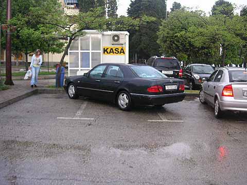 Koliko mjesta treba za parkiranje Mercedesa ?