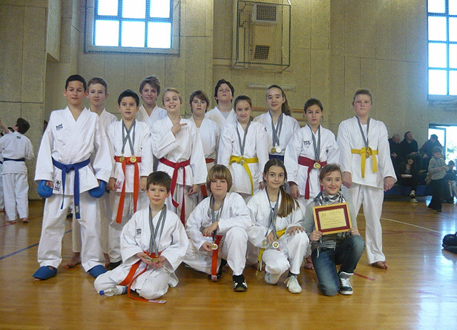 Karate klub Finida na županijskom prvenstvu u borbama osvojio 18 medalja