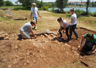 Arheološka istraživanja na Lorunu