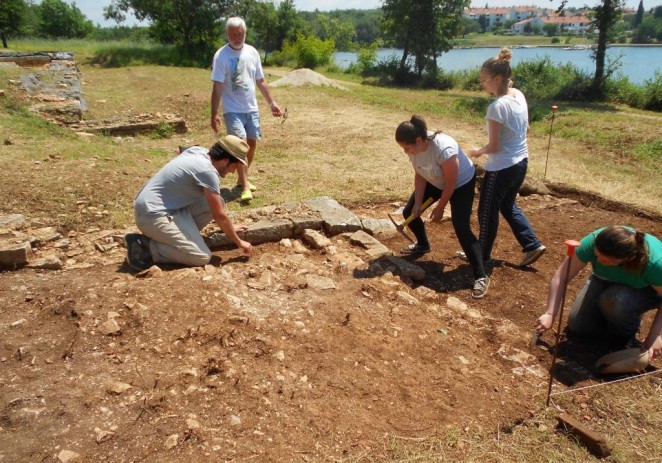 Arheološka istraživanja na Lorunu