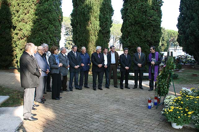 Izaslanstvo Grada Poreča položilo vijence na gradskom groblju