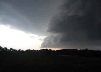 Jučer jako nevrijeme praćeno tučom i jakim vjetrom protutnjalo Poreštinom
