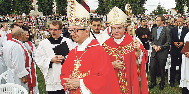 Biskup Milovan Papu zbog golf-terena prijavio Bajiću