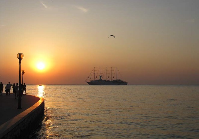 I za kraj – Club Med 2 uz zalazak sunca
