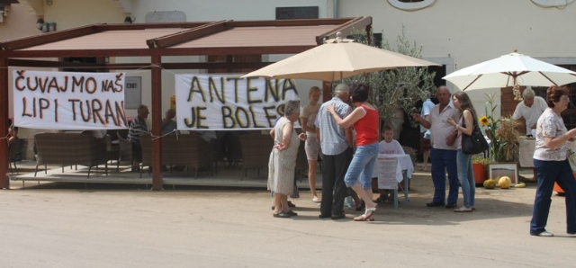 PETICIJA PROTIV ANTENE NA ZVONIKU CRKVE U KAŠTELIRU