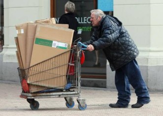 Tko ima stan ili auto gubi pravo na socijalnu pomoć