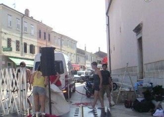 Street art festival : Kanađani izveli " Le Grand Peep Show " na Trgu slobode