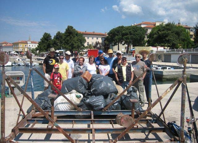 Članovi ŠRD "Zubatac" uz akciju čišćenja proslavili i Dan svog kluba