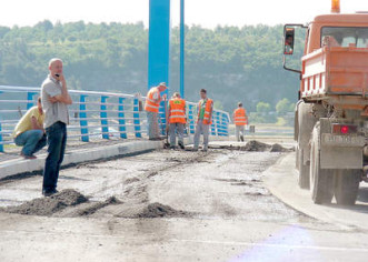 Saniran asfalt na mostu Antenal