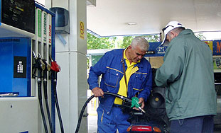 Motorni benzini i dizeli skuplji za oko 3,3 posto