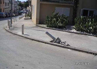 Srušeni "stup za obranu"