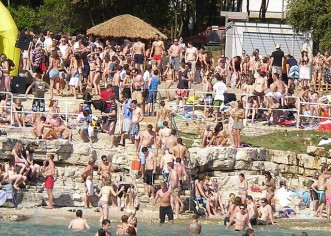 Turističko naselje Lanterna u Poreču ugošćuje ovaj vikend 2000 studenata iz Austrije