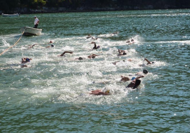 U nedjelju je u Limskom kanalu održan 9. plivački maraton i mali maraton