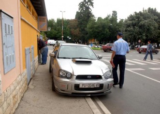 Bahati porečki vozači parkiraju gdje žele