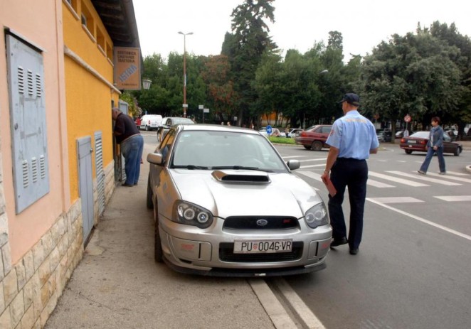 Bahati porečki vozači parkiraju gdje žele