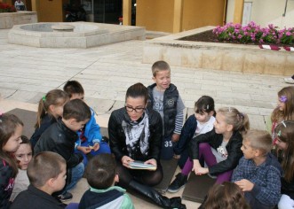 Predstavnice Grada Poreča čitale djeci na Trgu slobode