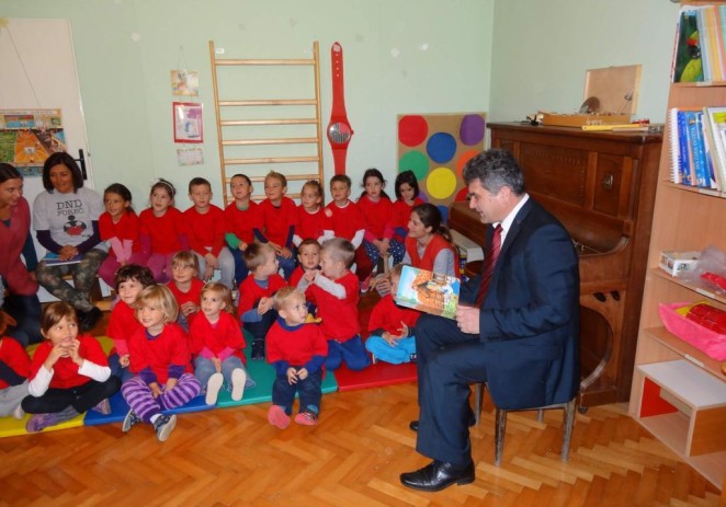 Gradonačelnik djeci čitao Crvenkapicu