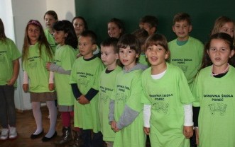 Gradonačelnik darovao didaktička pomagala učenicima područne škole u Žbandaju