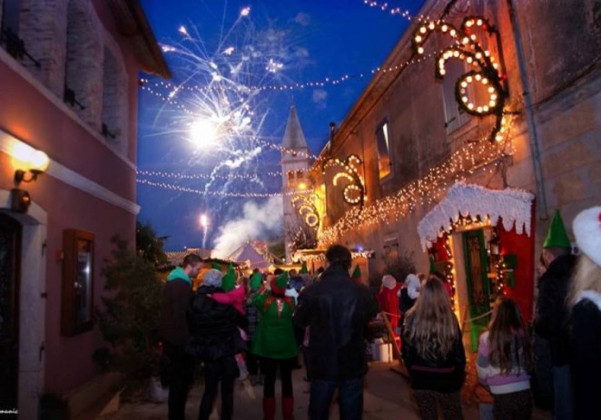 Veselo proslavljena ”Dječja Nova Godina” u ulici Kuće Djeda Mraza u Kašteliru