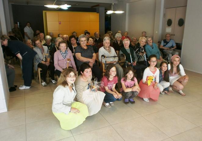 Učenice iz Vižinade nastupale u Domu za starije