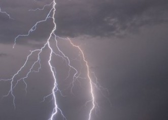 Večeras brzi prolazak fronte uz mogućnost lokalnog nevremena, glavnina nestabilnosti u Sloveniji