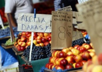 Jedemo tuđe smeće: izvozimo prvoklasnu robu, a uvozimo stare jabuke i smrznuto meso