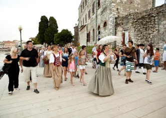 “Iustitia”: Poseban doživljaj na porečkim ulicama