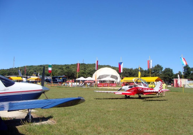 U Vrsaru održan prvi međunarodni sajam rekreativnih zrakoplova