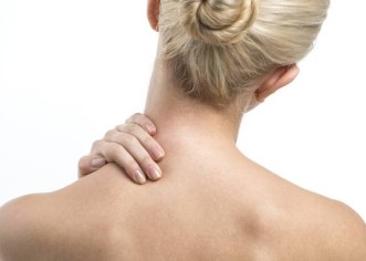 Riješite se bolova u vratu za samo 60 sekundi – Brza masaža za instant olakšanje