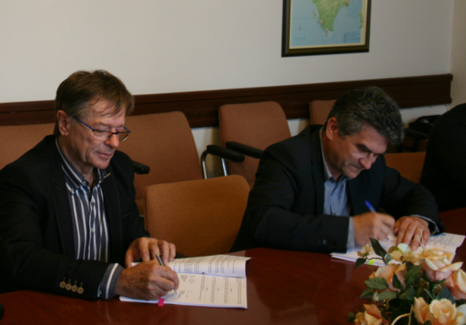 Potpisan ugovor za rekonstrukciju društvenog doma u Žbandaju, budućeg sjedišta prvog Poduzetničkog inkubatora u Poreču