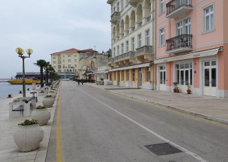 U subotu 8. studenog u popodnevnim i večernjim satima za promet zatvoreni riva i Narodni trg