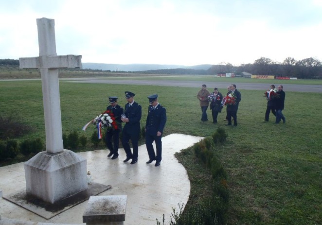 Komemoracija povodom 23. godišnjice pogibije hrvatskih branitelja na aerodromu Crljenka