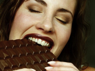 lady-eating-chocolate1
