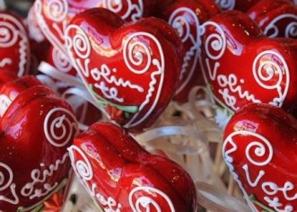 Valentinovo: Od spomena na sveca do komercijalizacije