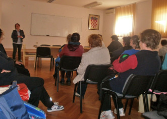 dr. Vesna Janko Radovan održala je danas još jedno predavanje o zdravom životu za polaznice programa „Medicinska rekreacija za starije“