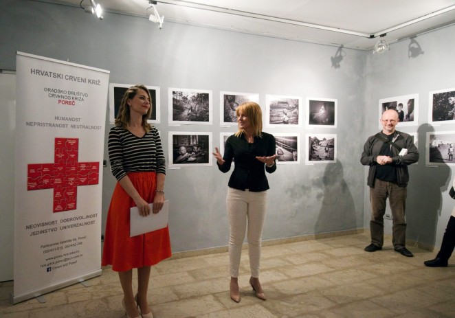 Veliki odaziv na otvorenju izložbe Crvenog križa Poreč – autora Zorana Marinovića