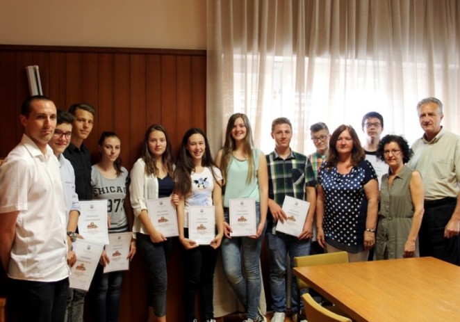 Načelnik općine Kaštelir primio učenike koji su svih 8 razreda osnovne škole prošli odličnim uspjehom