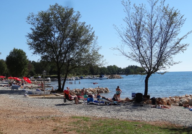 Turistička sezona ulazi u špicu: u obilasku porečkih plaža od Materade do Zelene lagune turista ima sve više