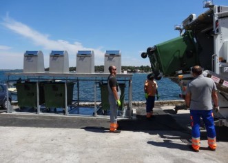 Usluga Poreč  u užem centru Poreča postavlja šest novih kompleta podzemnih spremnika, ukupne zapremnine 4 400 litara