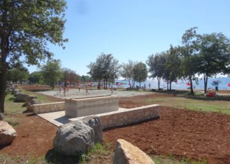 Mjesni odbor Veli Maj poziva na feštu povodom završetka radova na uređenju plaže Materada sjever, u subotu 11. 07.